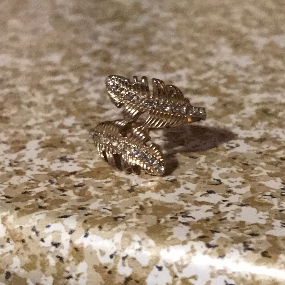 2 leaf ring with diamonds size 7